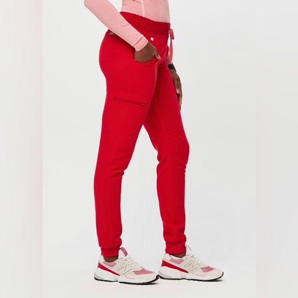 Figs Pop Red Rafaela Zamora Scrub set - Picture 10 of 12